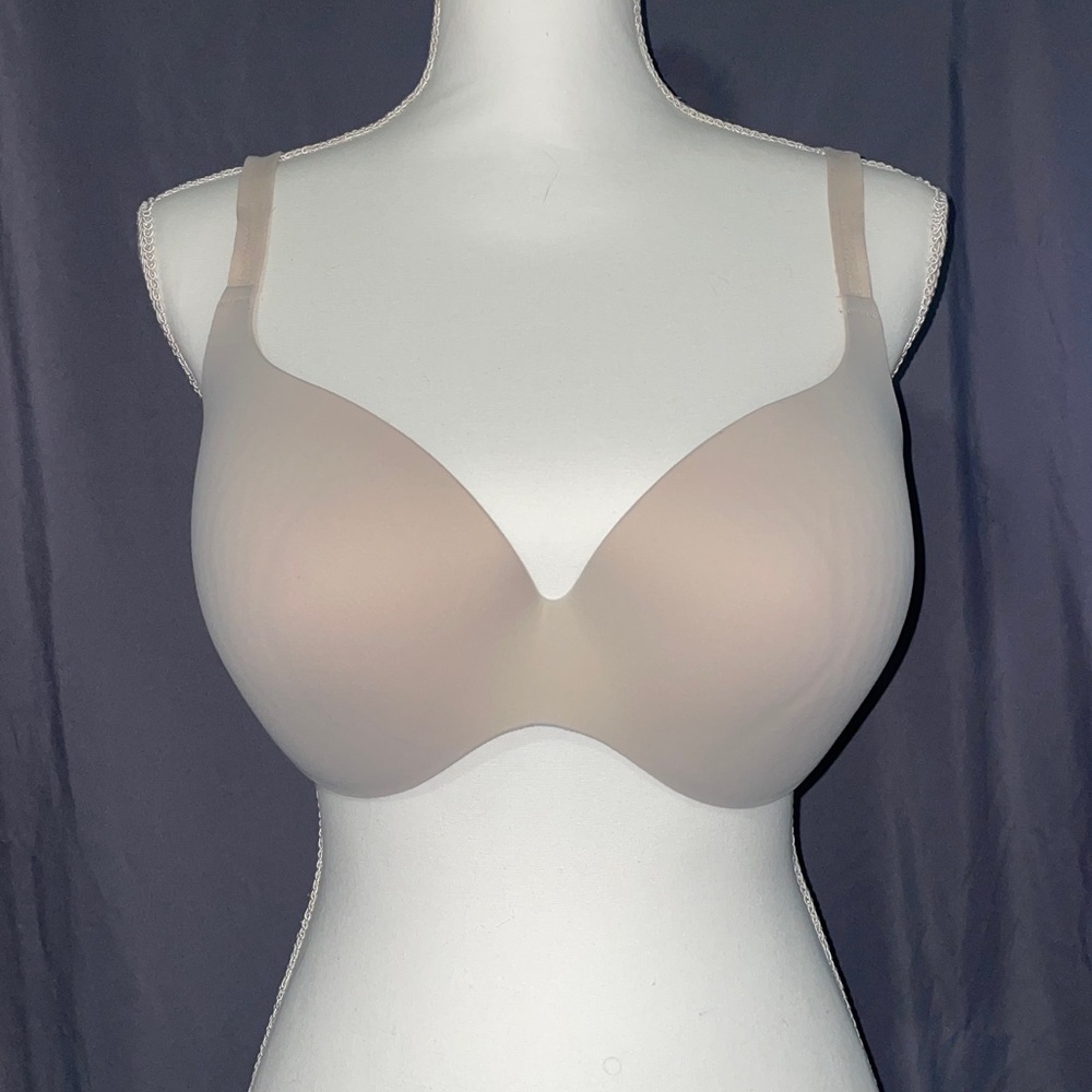 MaidenForm 36DD Seamless Nude Bras